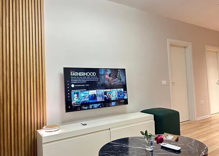 Spacious Fancy Apartamento Tirana